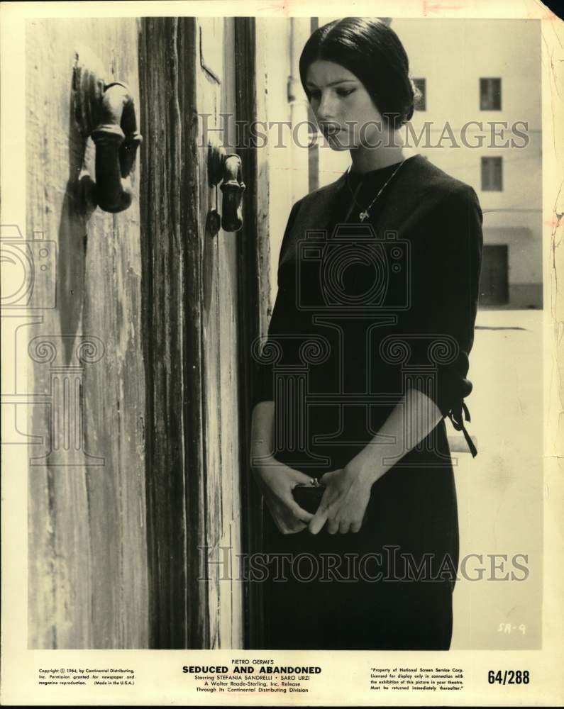1964 Press Photo Stefania Sandrelli in a scene from Seduced and Abandoned. - Historic Images