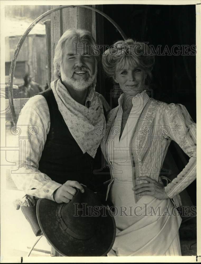 1983 Press Photo Kenny Rogers and Linda Evans in a scene from The Gambler. - Historic Images