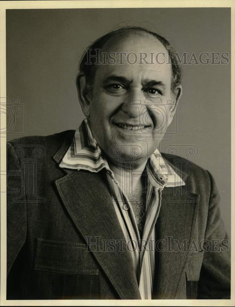 Press Photo An actor or entertainer in a promotional photograph. - Historic Images