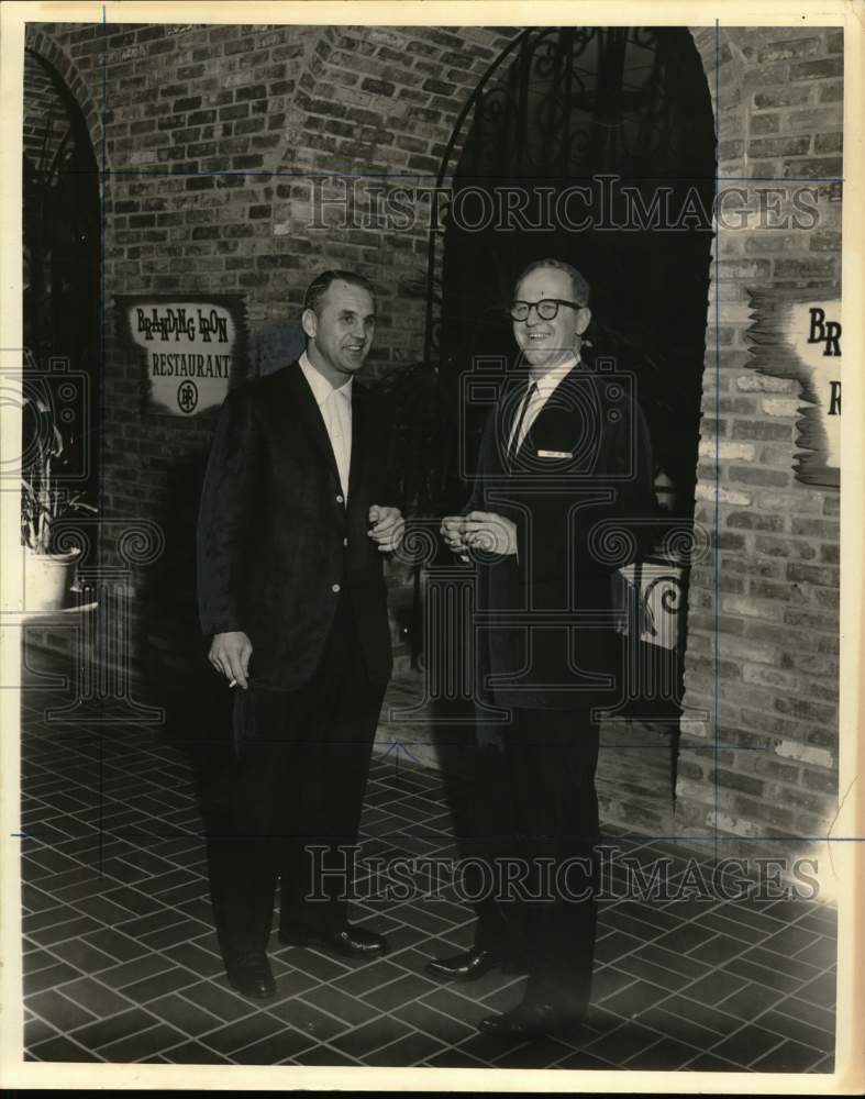 1964 Press Photo J.T. Happy Shahan, actor, outside the Branding Iron Restaurant. - Historic Images