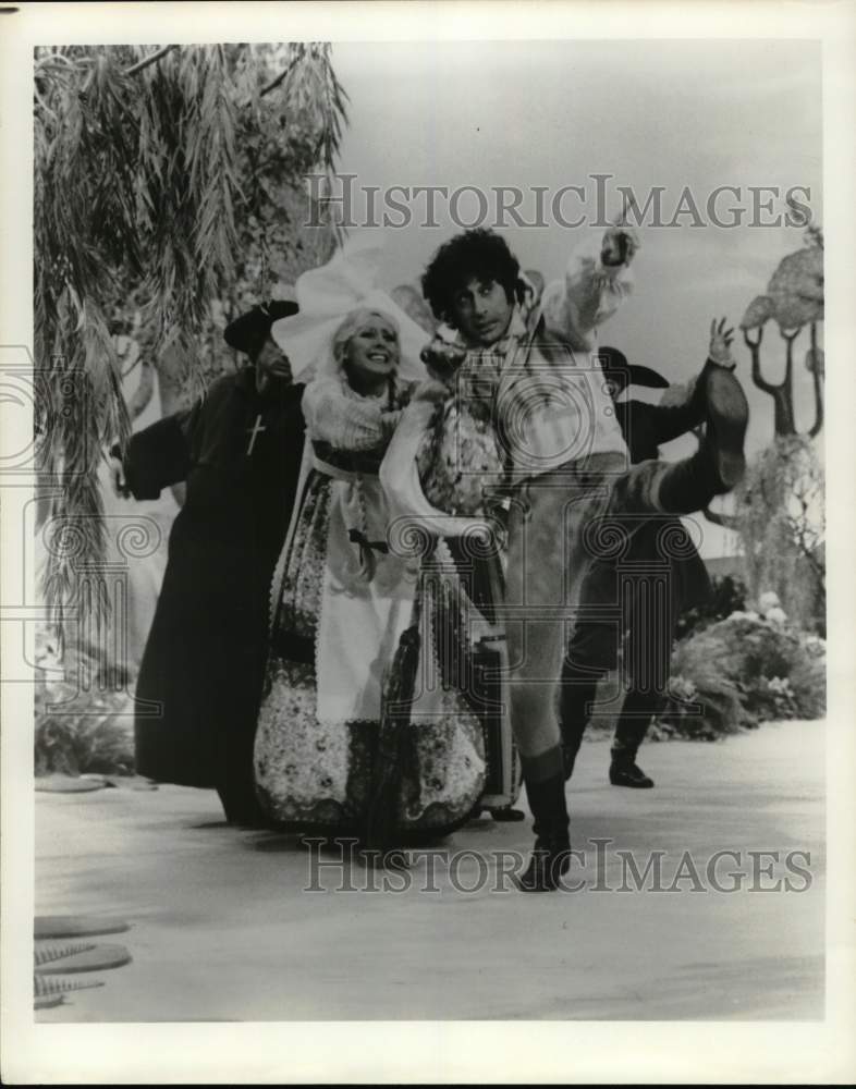 Press Photo Actor Paul Sand & Cast Perform Fantasy Scene - Historic Images