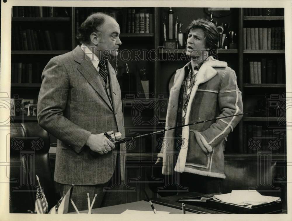 Press Photo  "WKRP in Cincinnati" Actors Gary Sandy & Gordon Jump - Historic Images