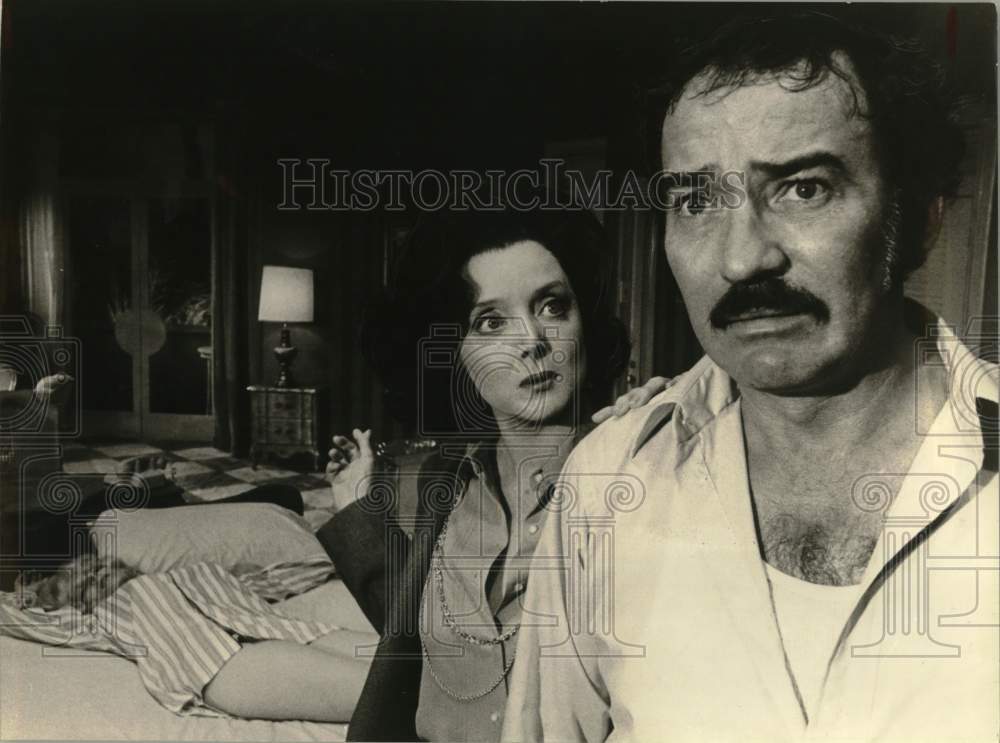 Press Photo Actors Aurelia De Felice, Carolyn Jones & James Drury in Play - Historic Images