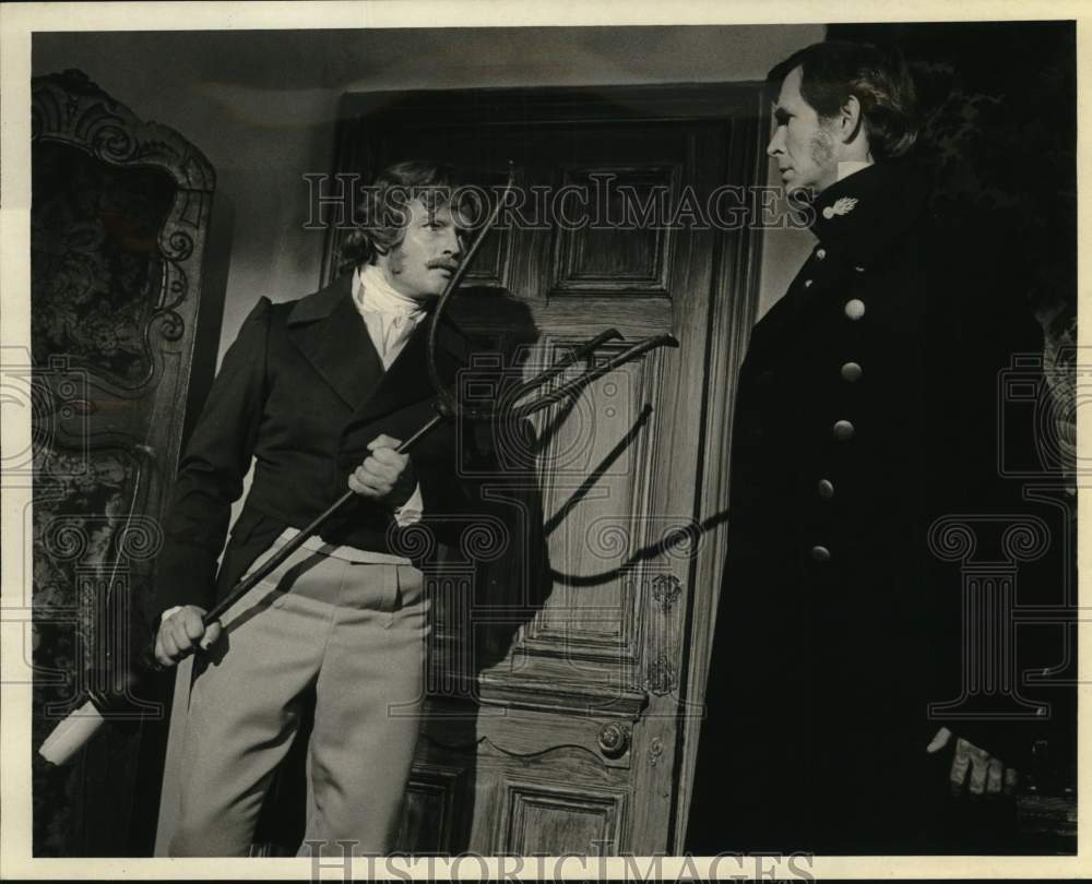 1978 Press Photo Actors Richard Jordan & Anthony Perkins in "Les Miserables" - Historic Images