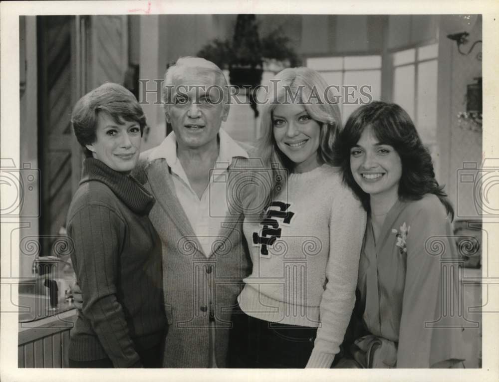 1980 Press Photo Ted Knight and the cast of Too Close for Comfort, on ABC. - Historic Images