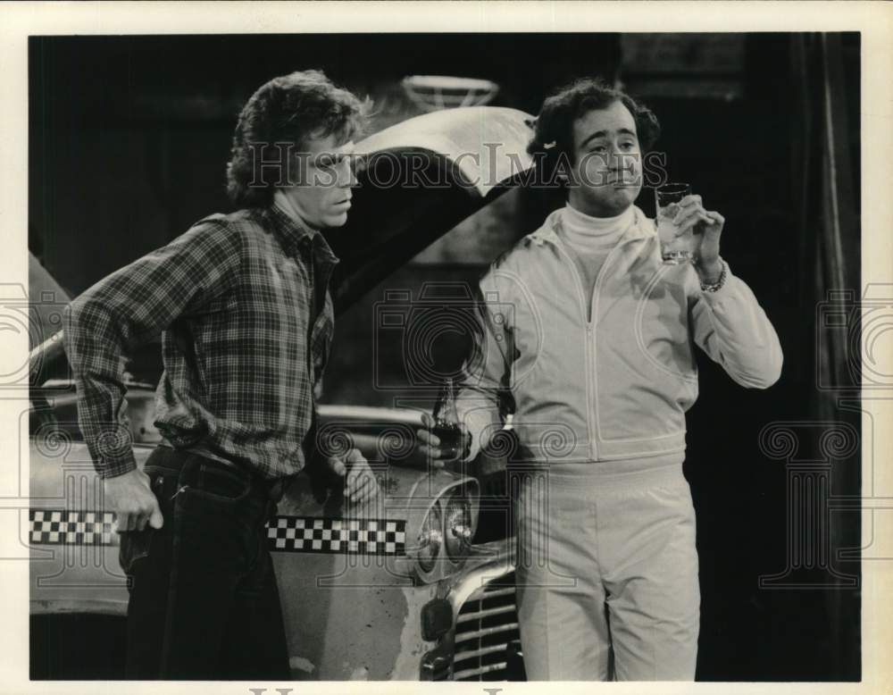 1981 Press Photo Jeff Conaway and Andy Kaufman star on Taxi, on ABC. - Historic Images