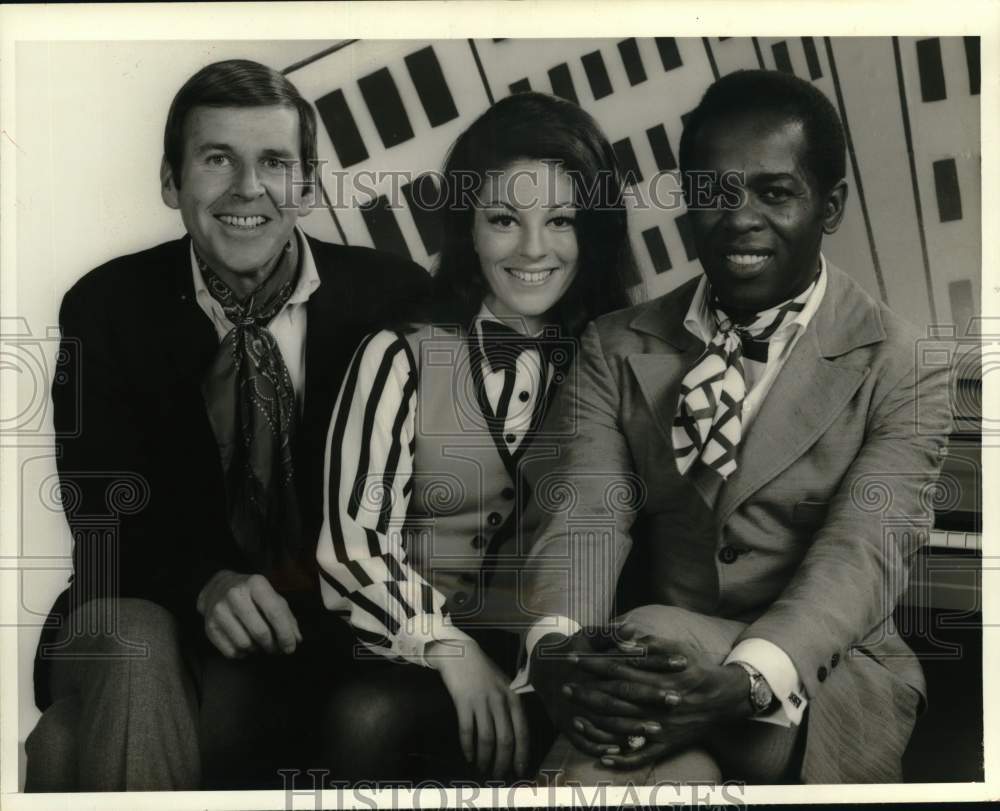 1971 Paul Lynde, Gail Martin and Lou Rawls on The Golddiggers. - Historic Images