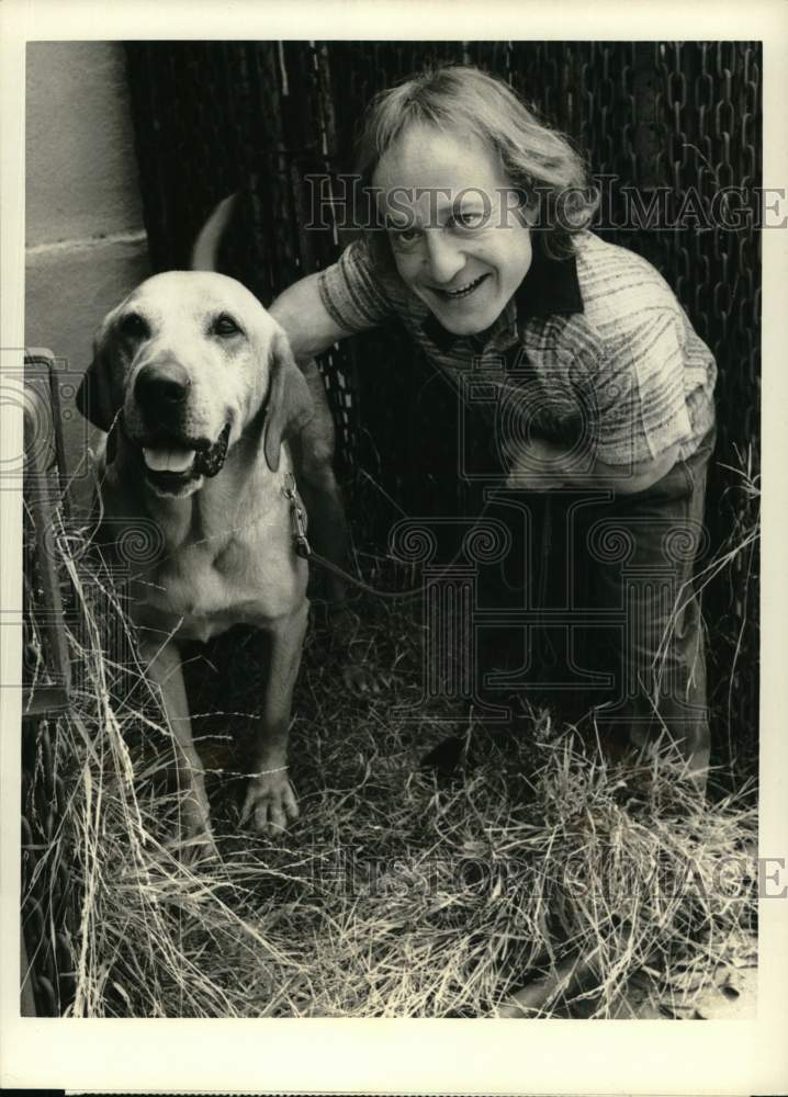 1986 Actor David Rappaport & Dog in CBS TV Series "The Wizard"-Historic Images