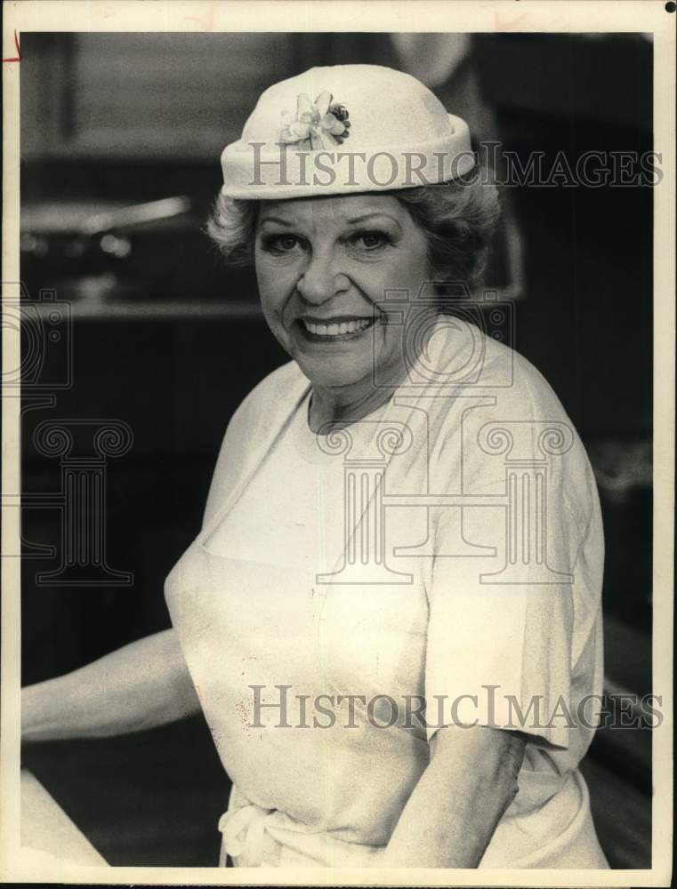 1981 Actress Martha Raye in CBS TV Series &quot;Alice&quot;-Historic Images