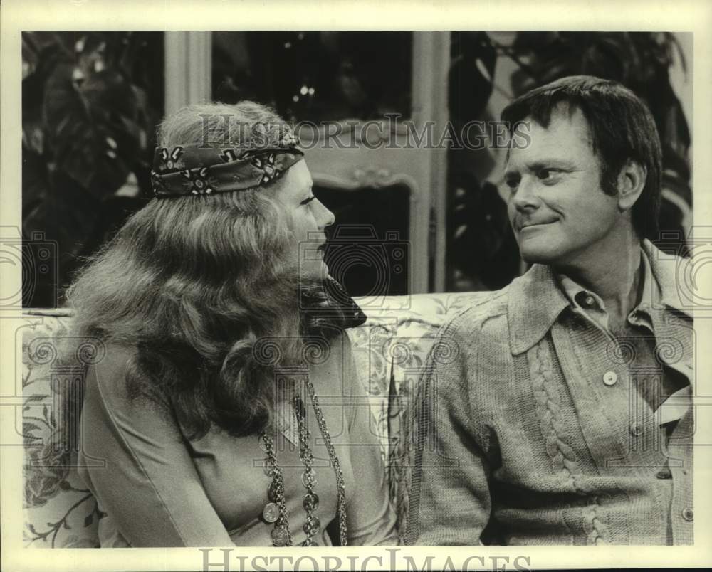 1973 Press Photo Actors Dick Sargent &amp; Joyce Van Patten in Love, American Style- Historic Images