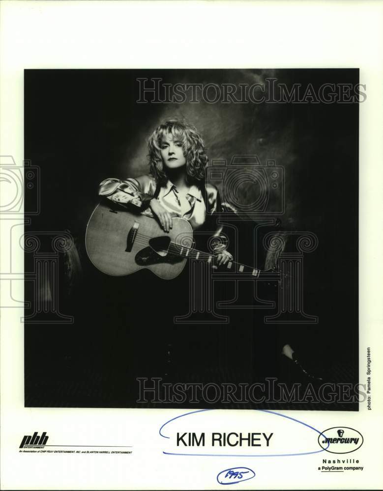 1995 Musician Kim Richey Poses with Guitar-Historic Images