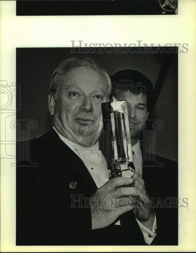 1985 Peter Selig Gives Bravo Award to Violinist Isaac Stern-Historic Images