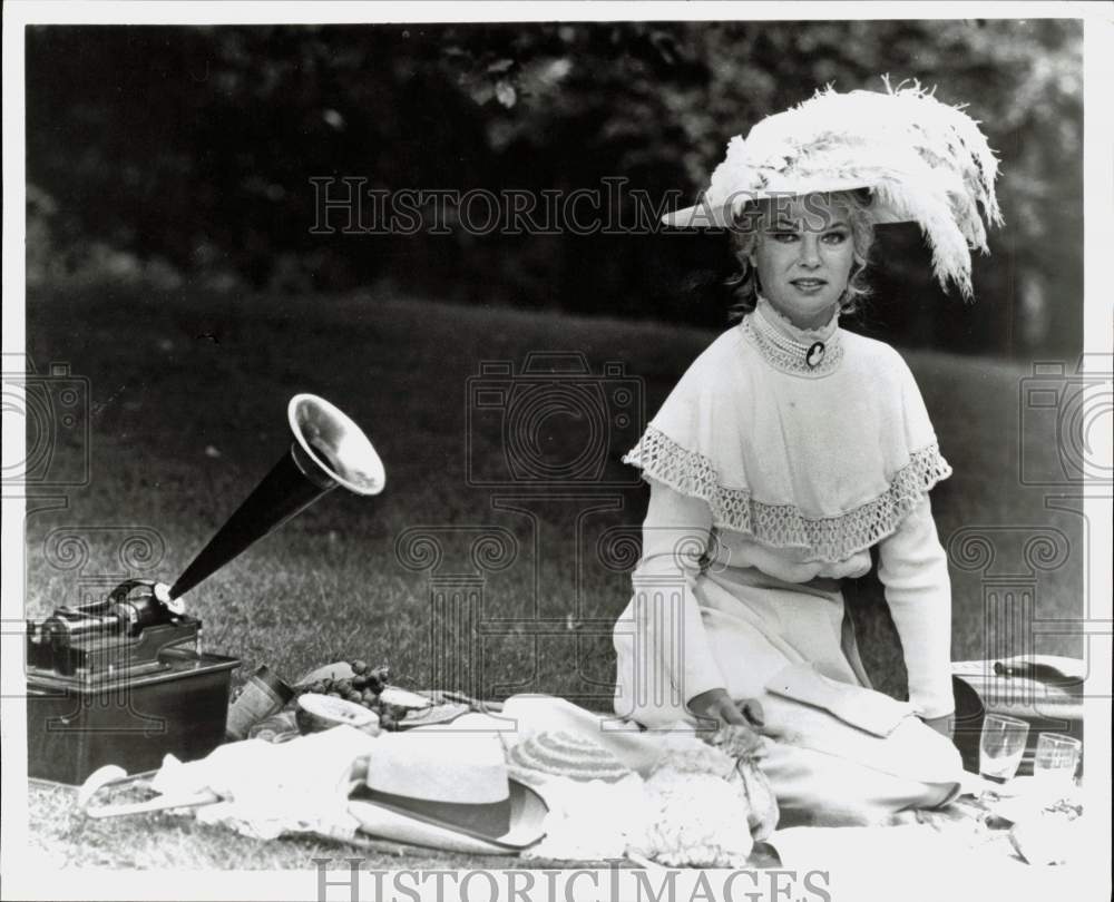 Press Photo Actress Louise Fletcher in "The Magician of Lublin" - sap65723 - Historic Images