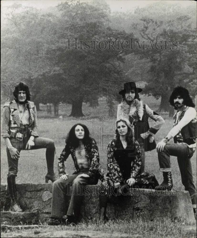 Press Photo Musical Artists "Caveman" - sap67777- Historic Images