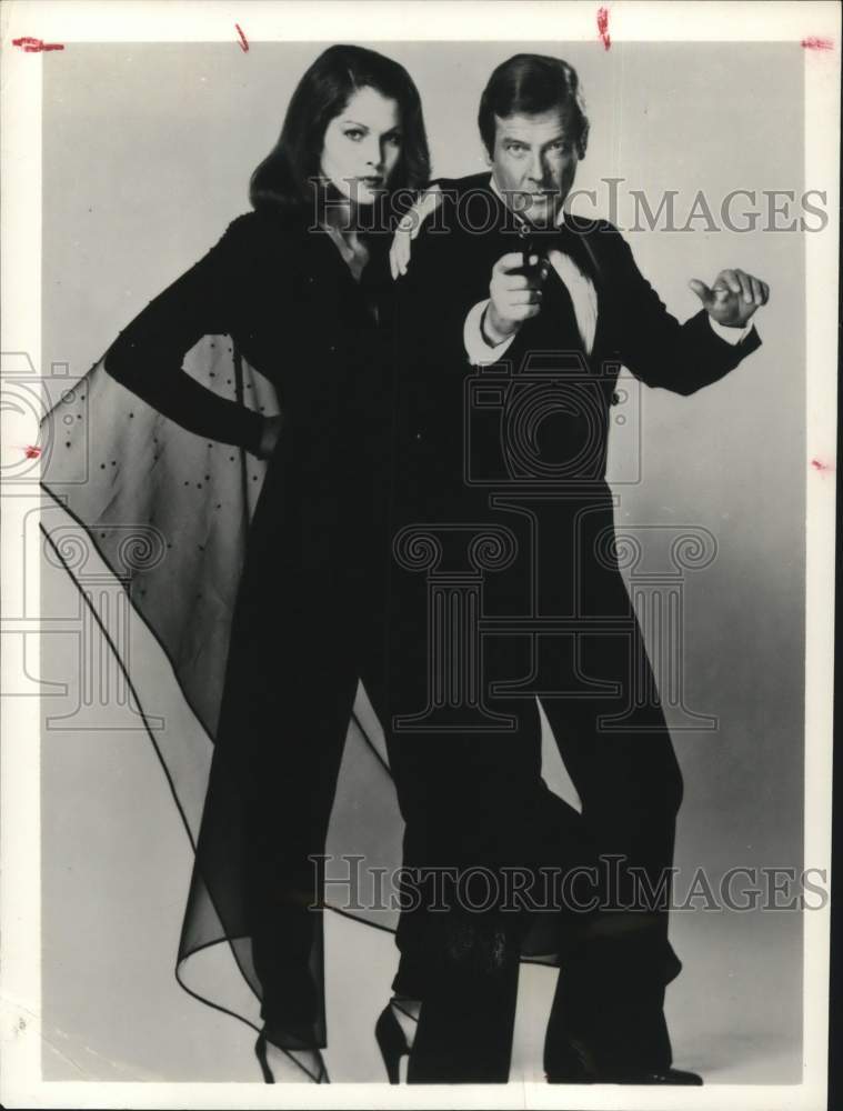 Press Photo Actor Roger Moore &amp; Co-Star - sap74948 - Historic Images
