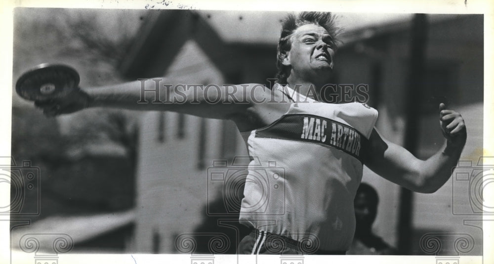 1986 Discus thrower Wade Pike of MacArthur High School-Historic Images