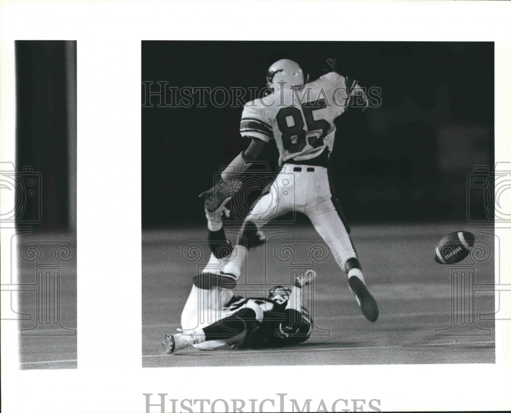 Press Photo Schulenberg and Manor players entangled during a playoff game - Historic Images