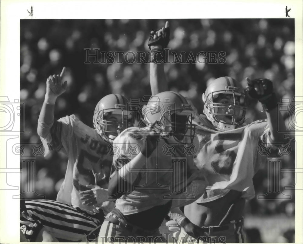 1988 Press Photo Judson football players celebrate during a game against Carroll- Historic Images