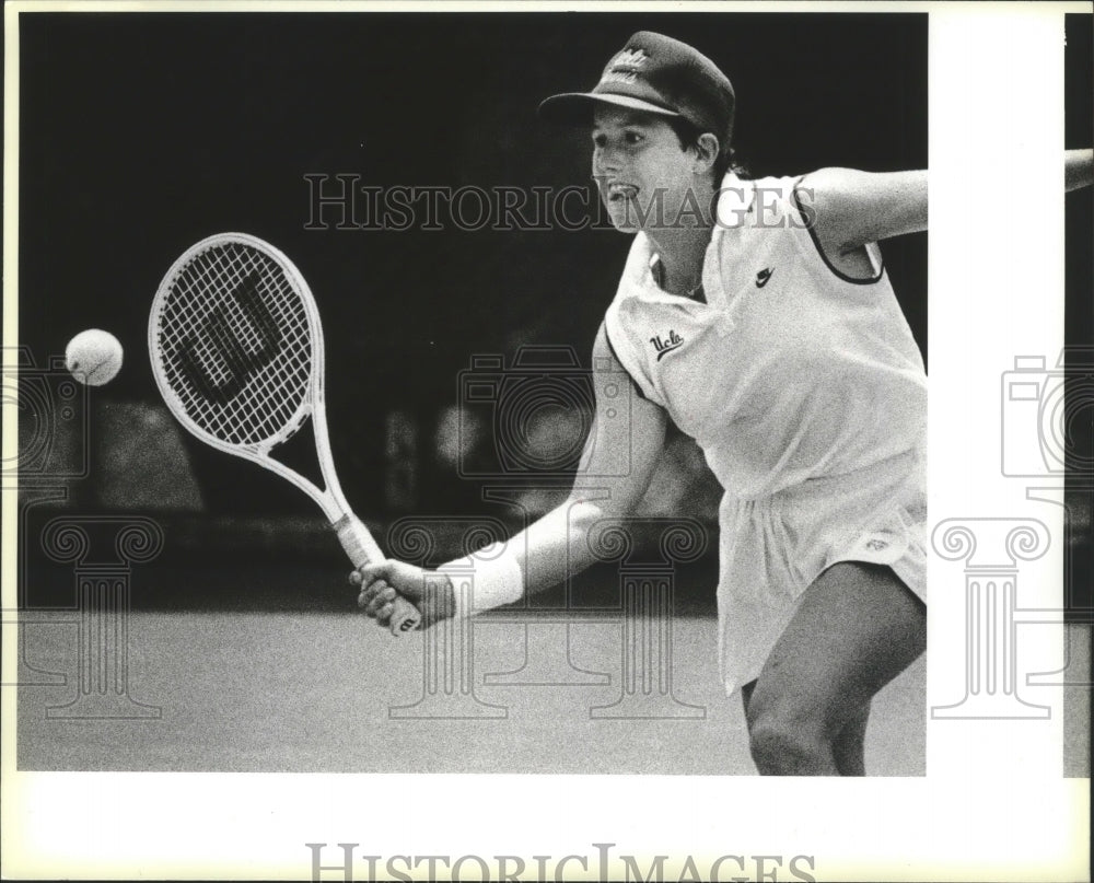 1987 Press Photo UCLA tennis player Jane Thomas in a match against Trinity - Historic Images