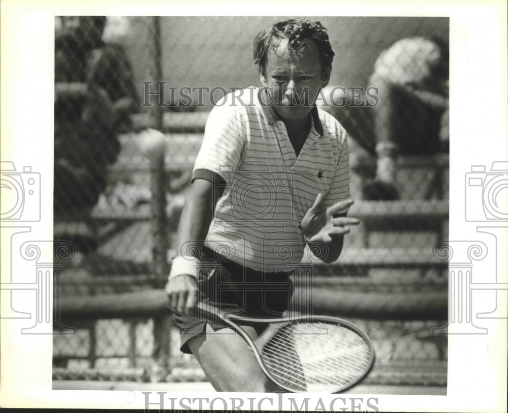 1983 Press Photo Gerry Perry plays a USTA tennis match at McFarlin Courts - Historic Images