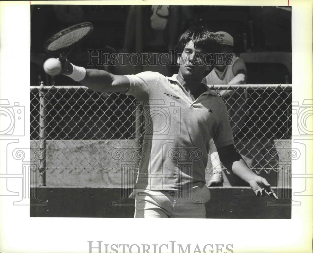 1985 Press Photo Trinity tennis player Fanie Reinach during match vs. SWT- Historic Images