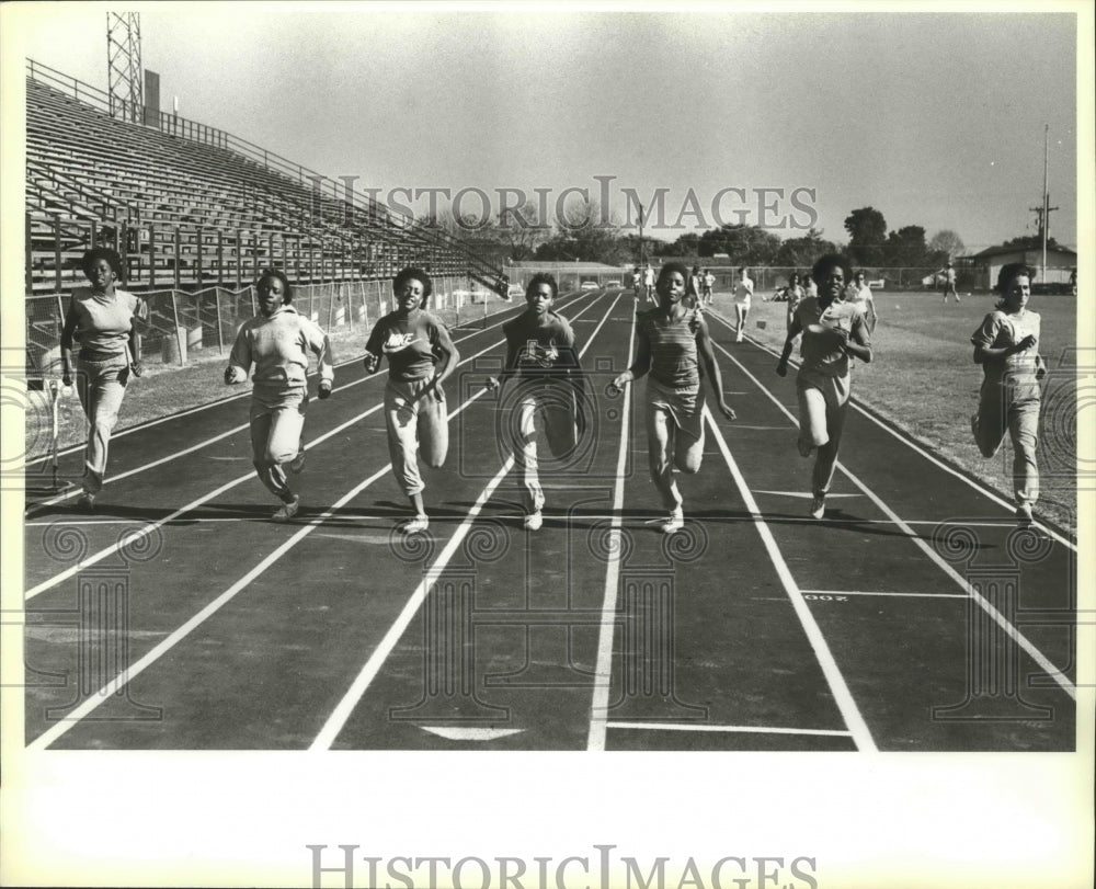 1984 Press Photo A colletion of Judson High school girls track athletes - Historic Images