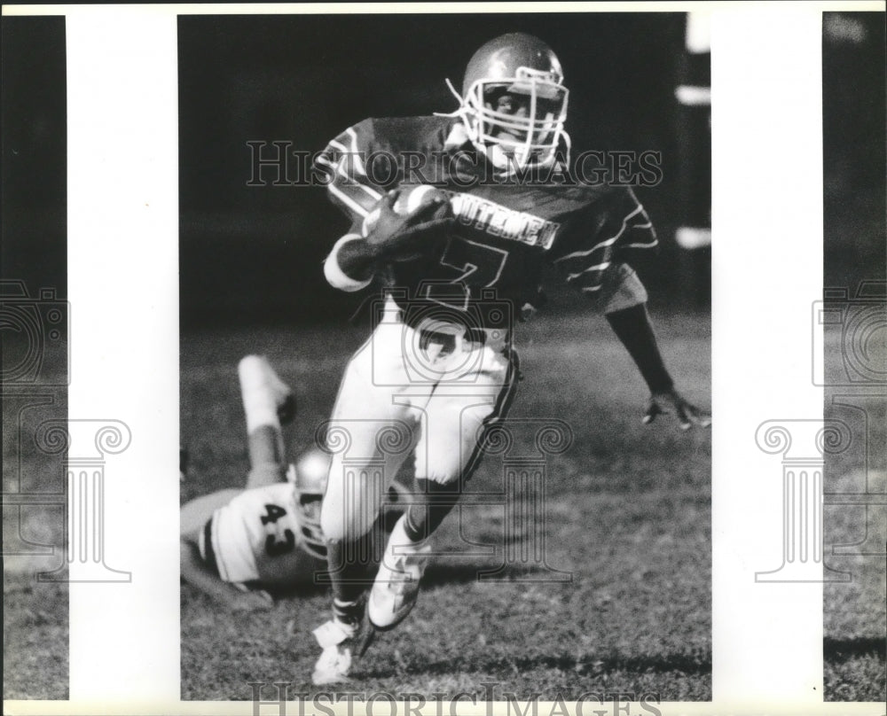 1989 Press Photo Memorial and Holy Cross face off in a prep football game- Historic Images