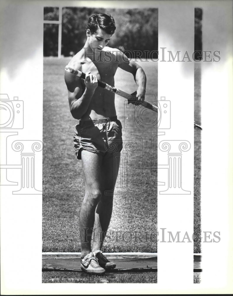 1984 Press Photo Alamo Heights High School pole vaulter Chris Cooper - sas01160- Historic Images