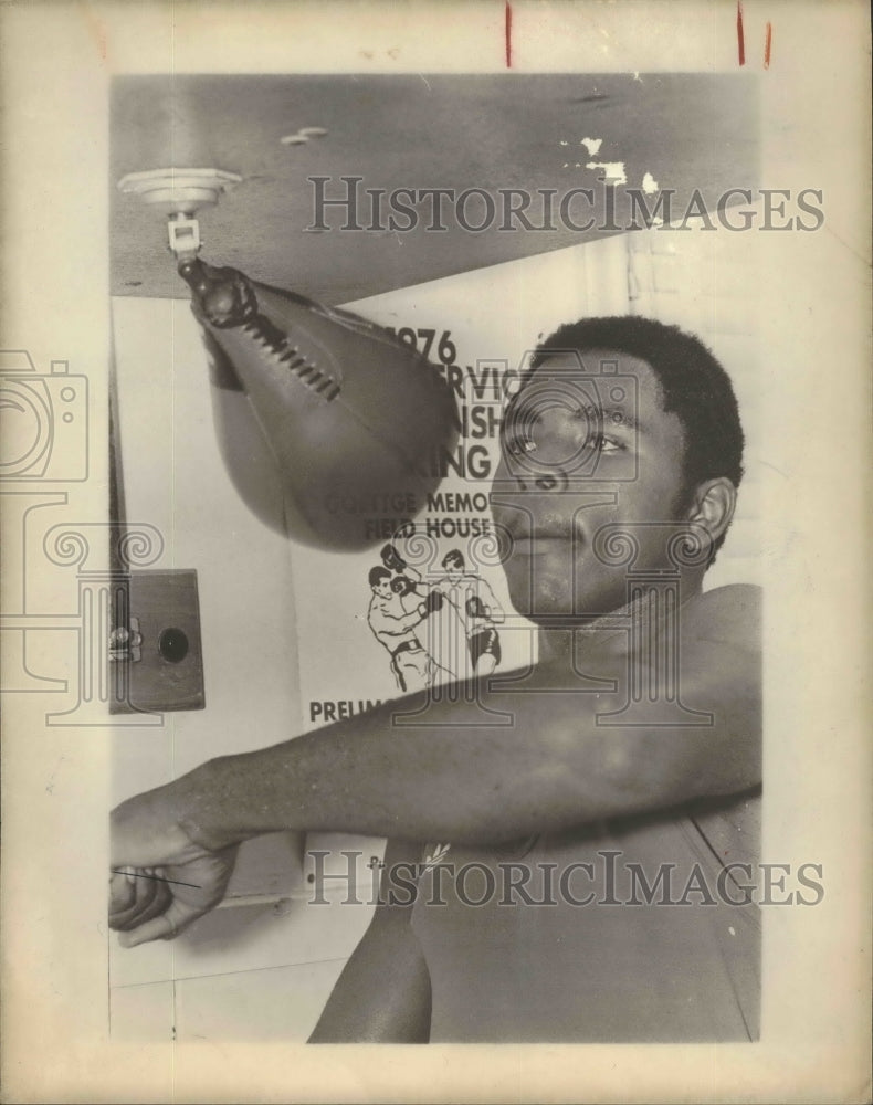 Press Photo Boxer Greg Page works a speed bag - sas01308 - Historic Images