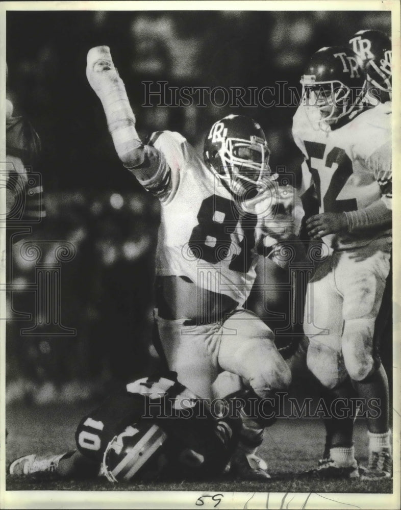 1986 Press Photo Roosevelt and MacArthur play a high school football game- Historic Images