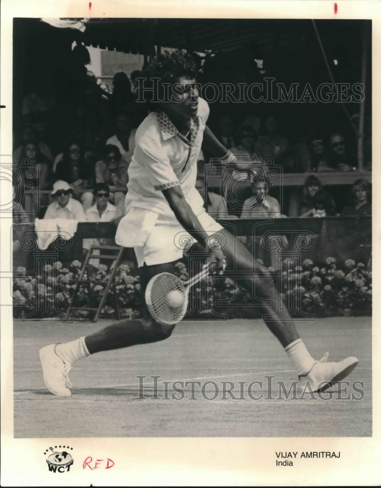 1975 Press Photo World Championship Tennis tour player Vijay Amritraj of India- Historic Images