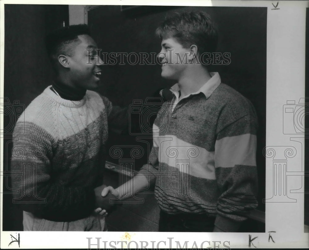 1989 Press Photo Madison High football players Marcus Moss and Blaine Pederson - Historic Images
