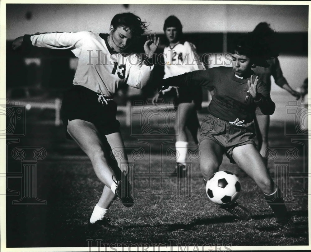 1987 Press Photo Madison and Jefferson play a girls prep soccer game - sas02152 - Historic Images