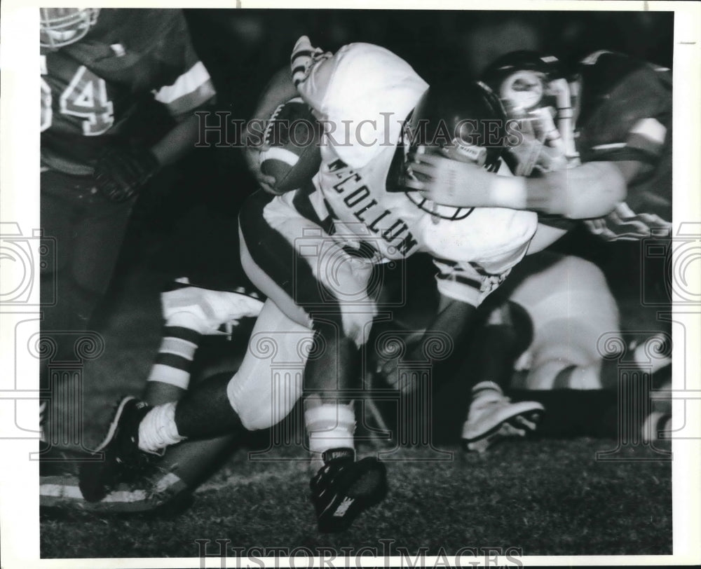 1989 Press Photo McCollum High School football player Joe Ortiz in action - Historic Images