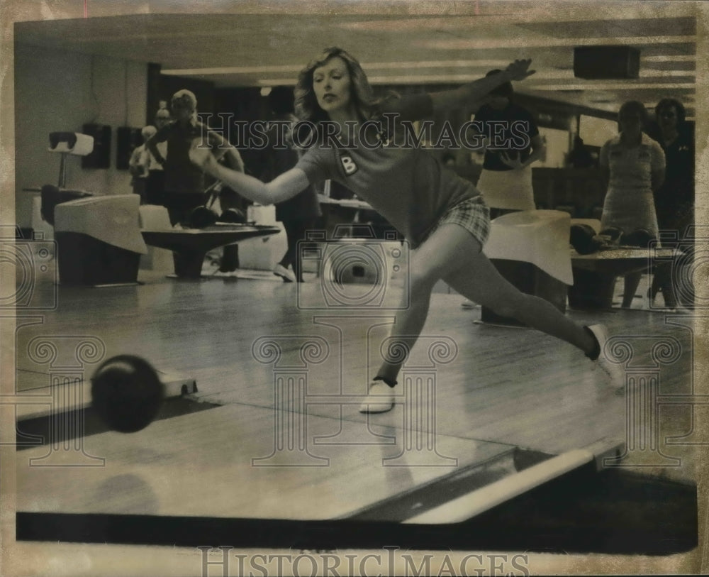 1977 Press Photo Bowler Virginia Norton - sas02221 - Historic Images