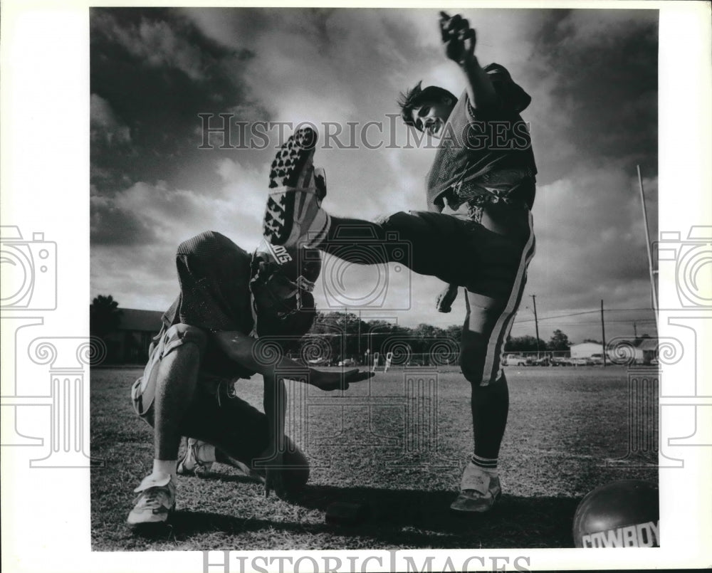 1988 Press Photo McCollum football kicker Greg Cortez and holder Nick Ramirez- Historic Images