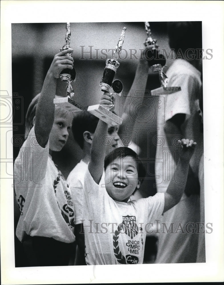 1989 Press Photo Matthew NG, AAU Junior Olympics Gymnastics at Blossom Center- Historic Images