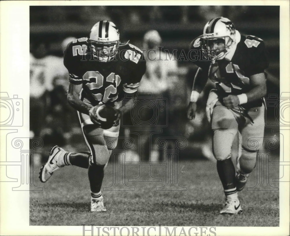 1988 Press Photo South San Antonio High School Football Players At Gam 1988-press-photo-south-san-antonio-high-school-football-players-at-gam