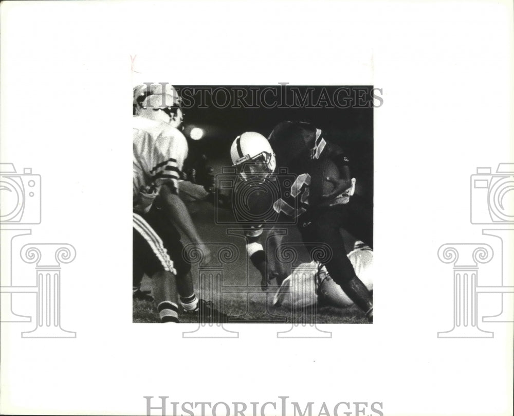 1993 Press Photo Raymond Salas runs into defender, football, South San Stadium- Historic Images
