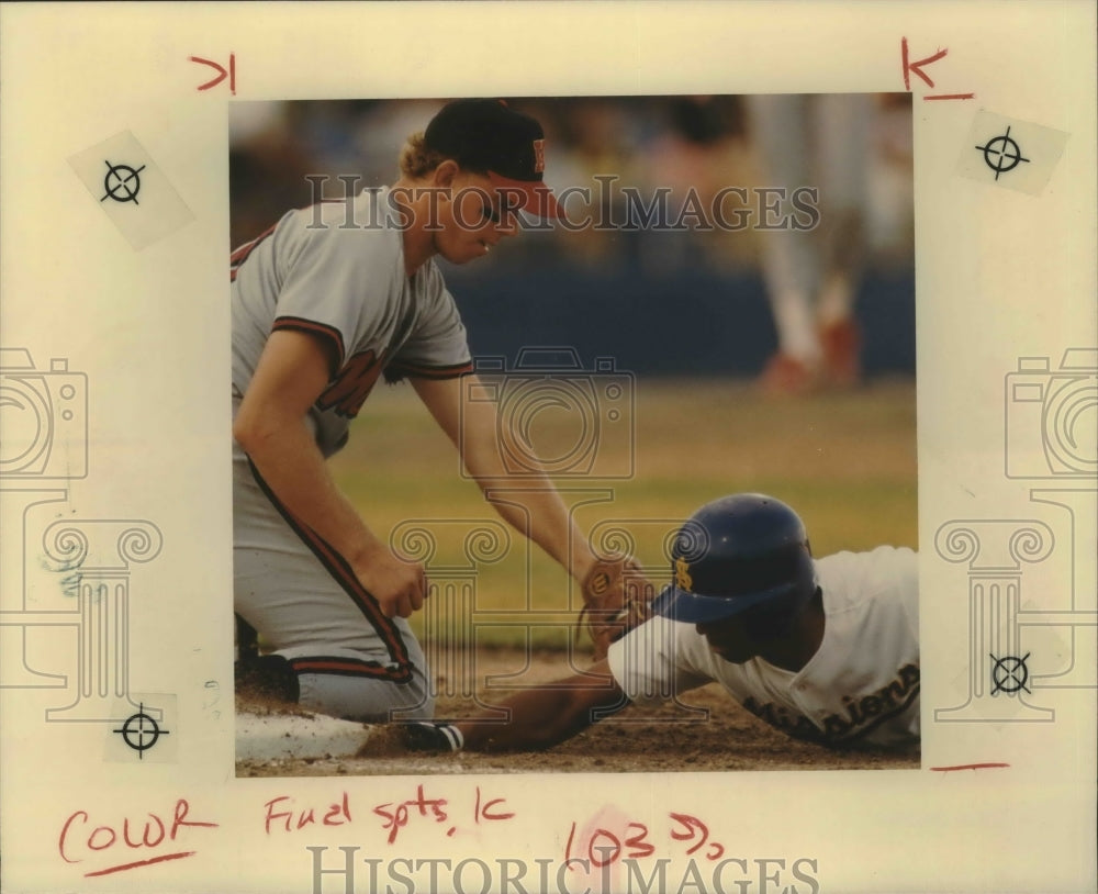 Press Photo Tom Goodwin, San Antonio Missions Baseball Player at Wichita Game - Historic Images