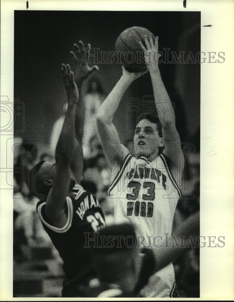 1990 Press Photo Bryan Toma, Incarnate Word College Basketball Player at Game- Historic Images