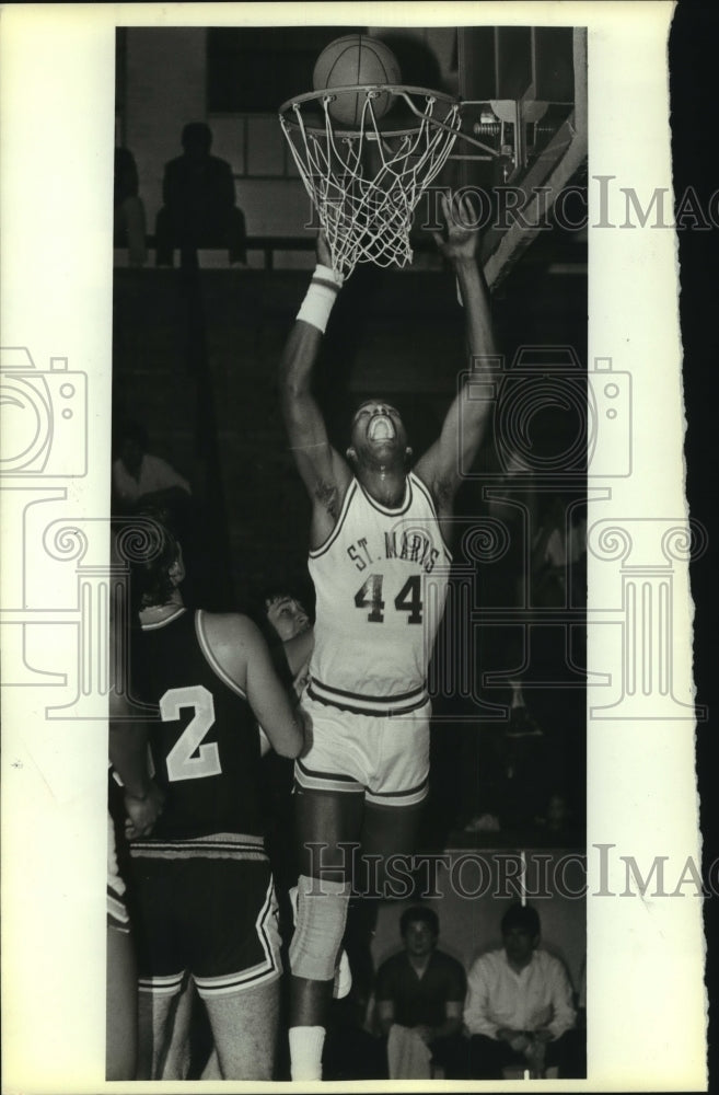 1986 Press Photo James Douglas, Saint Mary's College Basketball Player at Game- Historic Images