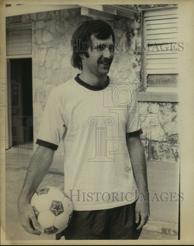 Press Photo Soccer Player Dan Counce - sas04853 - Historic Images