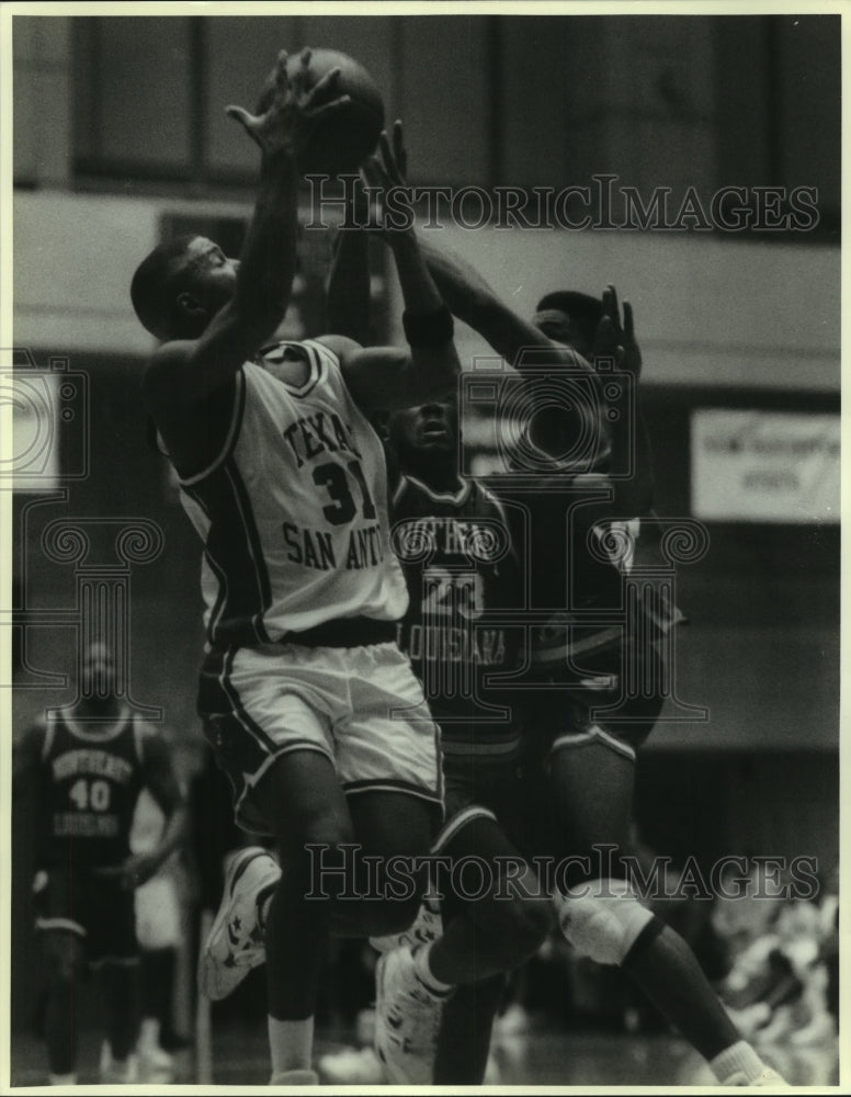 1992 Press Photo Texas and Louisiana College Basketball Players at Game- Historic Images