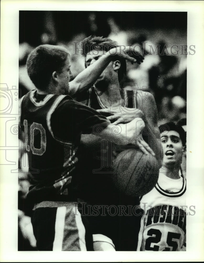 1991 Press Photo Incarnate Word College Basketball Players at Game - sas04947- Historic Images