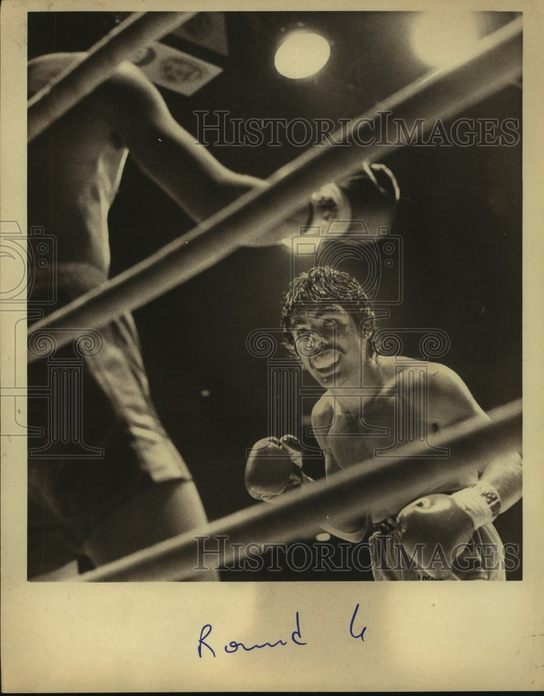 1980 Press Photo Boxer Mike Ayala in the Ring - sas04968- Historic Images