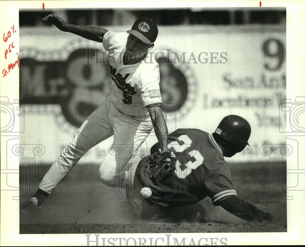 1991 Press Photo St. Mary&#39;s vs IWC College Baseball Game Action - sas05139- Historic Images