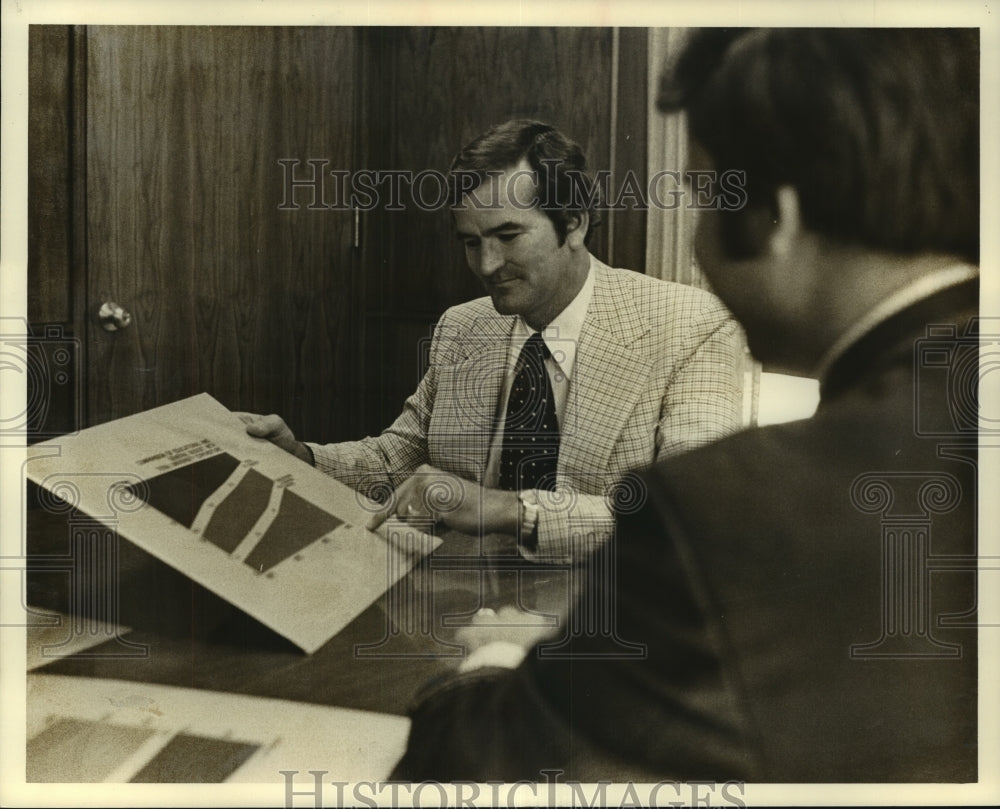 1975 Press Photo John Canavan, Oner of Canava Insurance Agency - sas05567-Historic Images