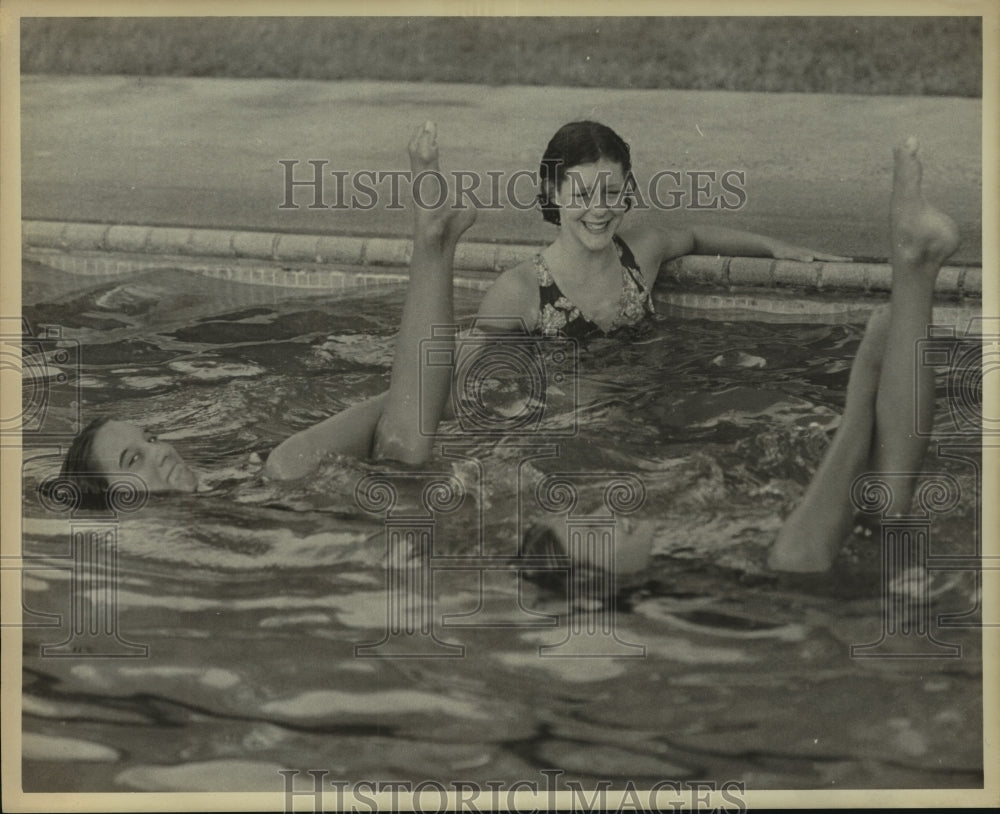 Press Photo The Cygnets Synchronized Swim Team Swimmers - sas05578- Historic Images