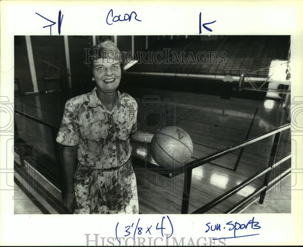 1993 Press Photo Dixie Burd at Blossom Athletic Center Basketball Court- Historic Images